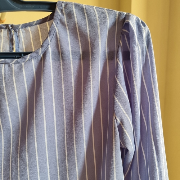 Bell sleeve vertical striped Shift dress. - Picture 6 of 8